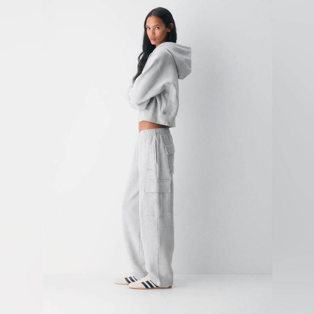 NWOT Aritzia Cozy Sweatfleece Mega Cargo™ Sweatpant Size S